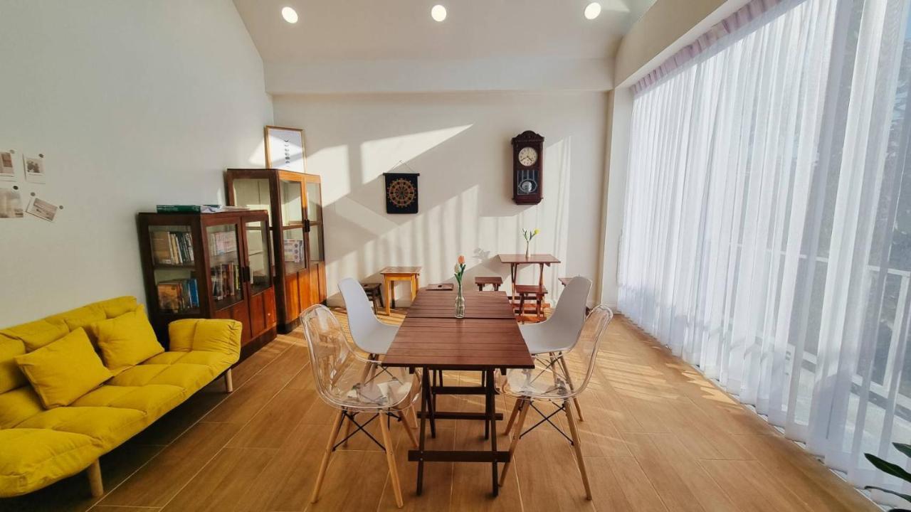 Bloomin' Moon Hostel & Cafe, Chiang Mai Old Town Екстер'єр фото
