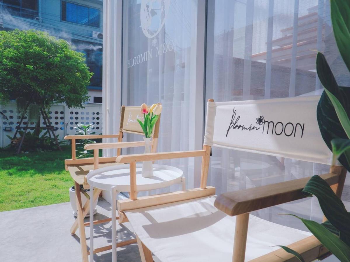 Bloomin' Moon Hostel & Cafe, Chiang Mai Old Town Екстер'єр фото