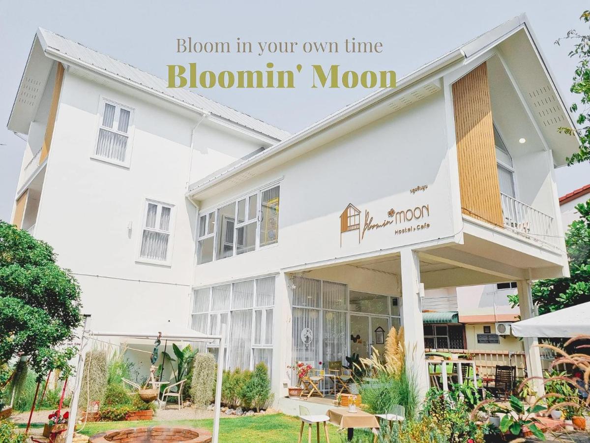 Bloomin' Moon Hostel & Cafe, Chiang Mai Old Town Екстер'єр фото